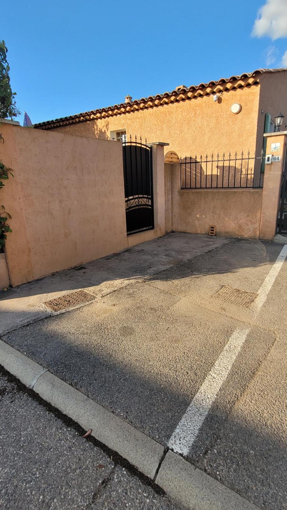 Le Petit Chez Nous Gite Climatise Jardin Pignans Esterno foto